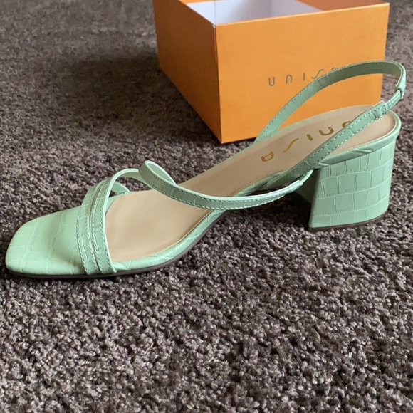 NWT Unisa Snake Skin Pastel Green Block Heel Sandal - Picture 3 of 5